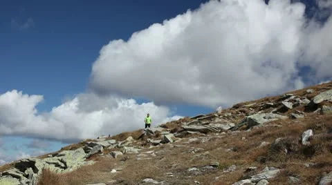 Man hiking into the mountains Video stock 8918977