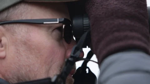 The man in his binoculars 動画素材 104976739