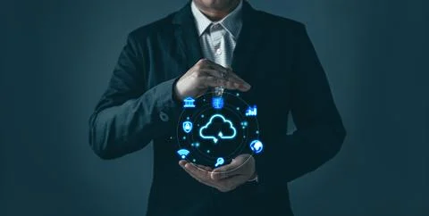 Man hold cloud computing system diagram show on hand.Data storage.Digital t.. Foto stock