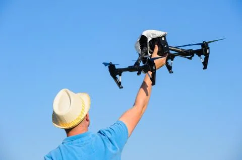Man hold drone Stock-Fotos