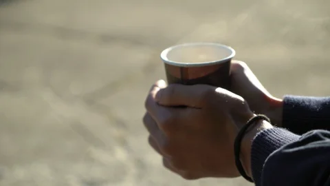 Man hold hot cup of tea in the morning outdoors, close up, 4k 1 Video stock 95498062