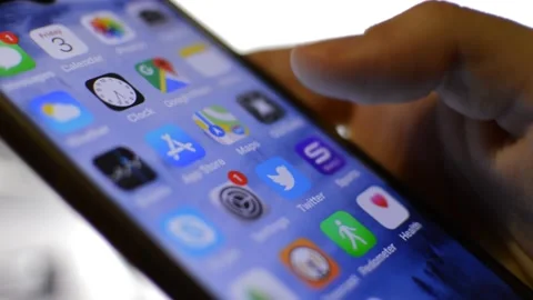 Man hold iphone on a blur night city background. iphone screen. 스톡 동영상 228907662