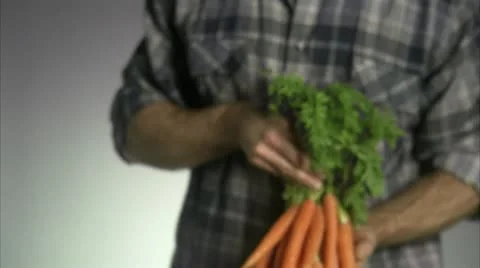 Man holding a bunch of carrots 스톡 동영상 11291041