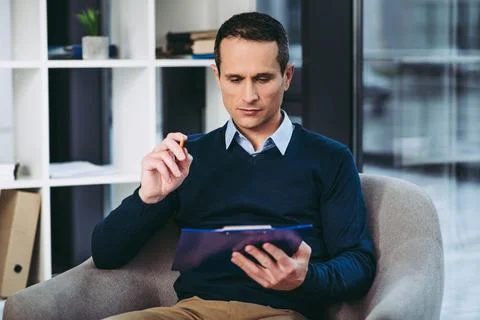 Man holding clipboard Stock Photos