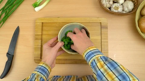 Man holding fresh chives with hands at the kitchen. Stock-Footage 108422352