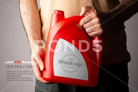 A man holding a red kitchen detergent bottle with closed cap at his hand mock Modello PSD
