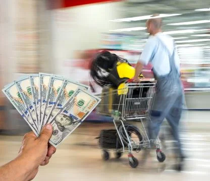 Man holding stack of dollar bills in the shopping mall Stock-Fotos