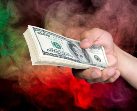 Man holding stack of dollar bills 库存照片