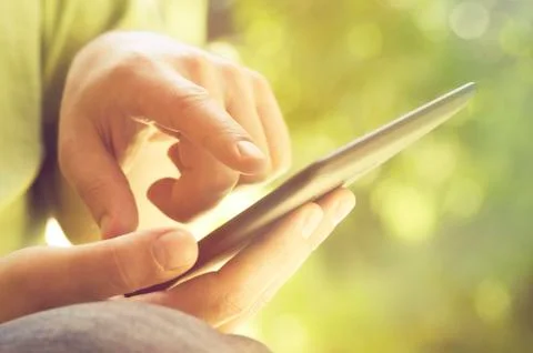 Man holding tablet Stock-Fotos
