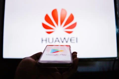 A man holds an android-smartphone Foto stock