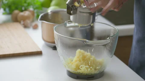 A man at home makes mashed potatoes Video stock 220190291