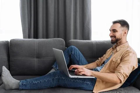 Man home work studying student chatting online Stock-Fotos