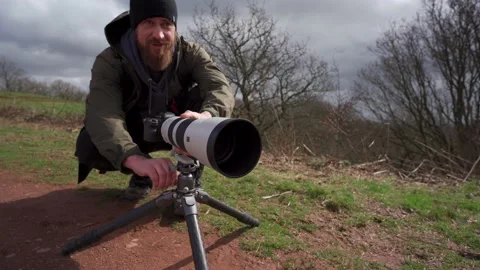 A man with a huge Sony camera and lens Vidéo 237941079