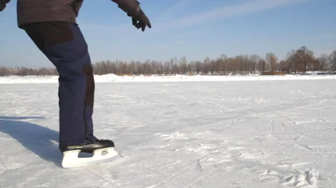 Man Ice skating on a lake Video stock 44001986