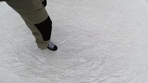 Man ice skating in winter Video stock 167753113