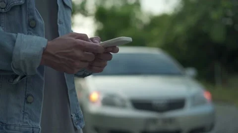 Man inform for help due to emergency car through a mobile application system. Video stock 164387311