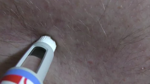A man injects himself Ozempic lowering Hemoglobin A1C and weight loss. 360VR 库存影片 161615142