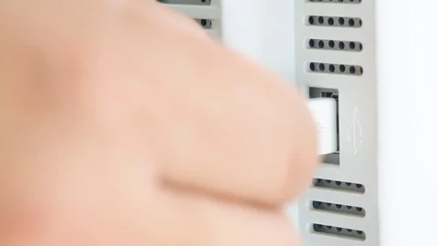 The man inserts usb wire into the computer. Video closeup. 库存影片 80593550