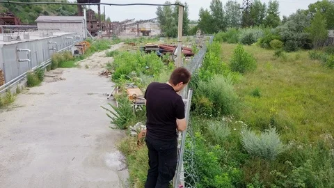 Man install a security camera on the pillar Stock Footage 94917701