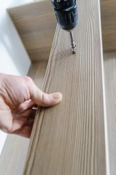 A man is installing a hook. Foto stock