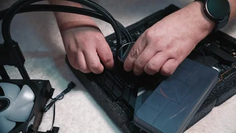 Man installs water block on processor and tightens the screws Video stock 324592719
