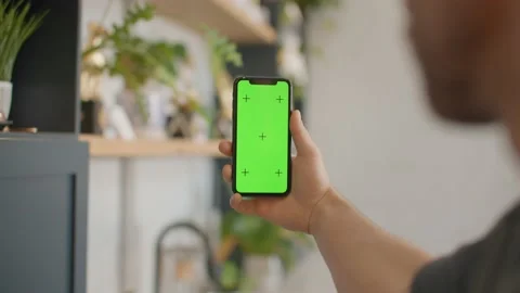 Man on iphone in kitchen, green screen mockup 库存影片 218466963
