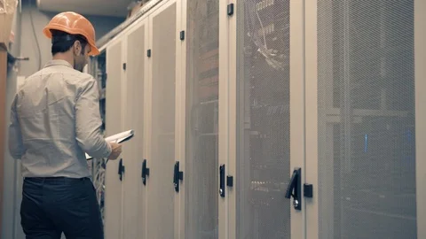 Man IT Engineer In Helmet Working In Server Room.Technical Engineer Working. 库存影片 104199319