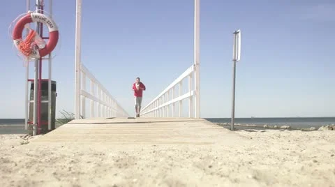 A man jogging on the beach Stock-Footage 11287054