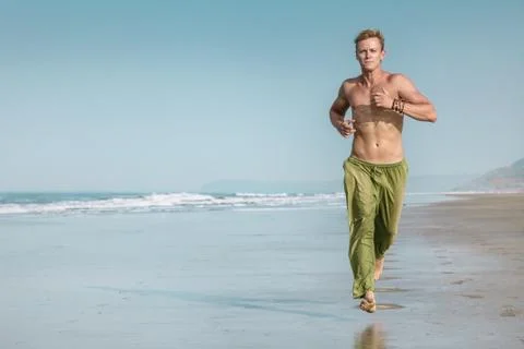 Man jogging on the beach Foto stock