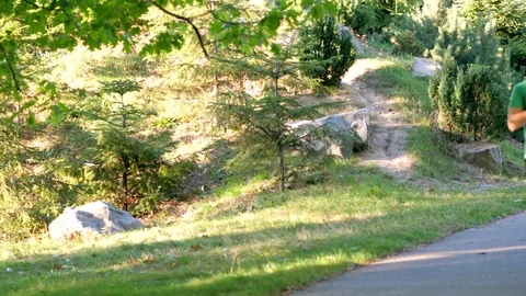 Man jogging in park Video stock 82062078