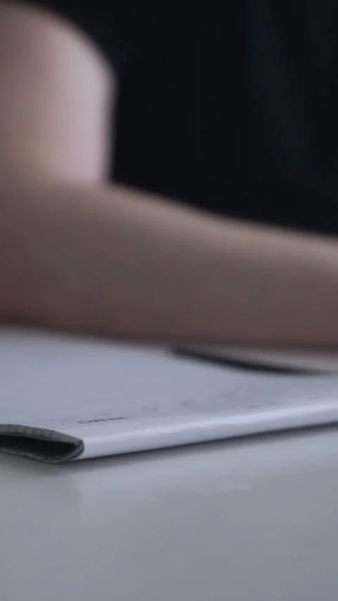 Man journaling thoughts into notebook Stockbeeldmateriaal 304083488