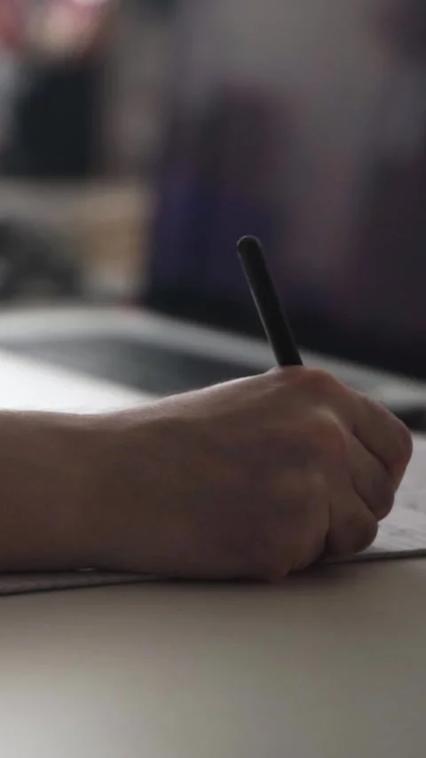 Man journaling thoughts into notebook Stockbeeldmateriaal 304095953