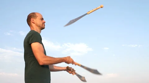 Man Juggling Knives Video stock 39996705