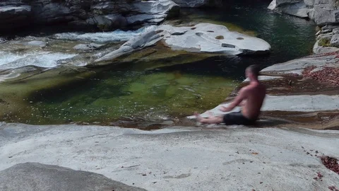 Man jumping into river 動画素材 114177397