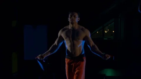 Man jumping rope in the gym Видео 71091641