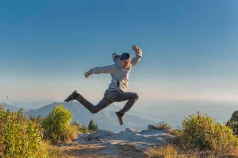 Man jumping on the top mountain Foto stock