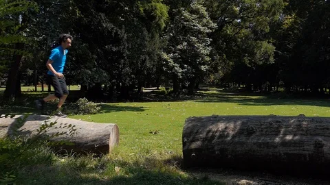 Man jumps over trunk Video stock 114172371