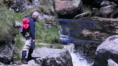 Man jumps river 스톡 동영상 858970