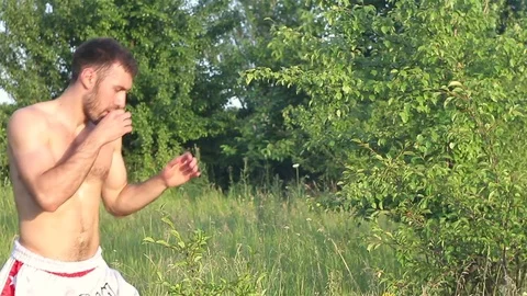 Man Kickboxer exercising kicks 스톡 동영상 77252048