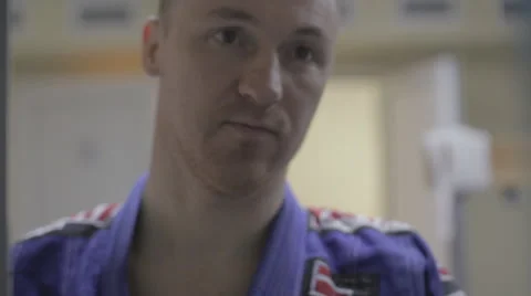 Man in a kimono open locker 2 스톡 동영상 45708751