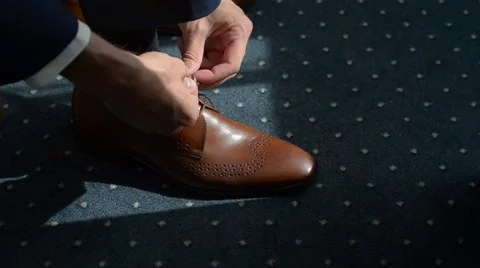 Man lace boot tracking camera 库存影片 60937658