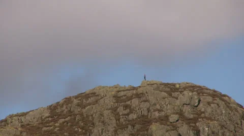 Man on a Lake District mountain Vidéo 25435763