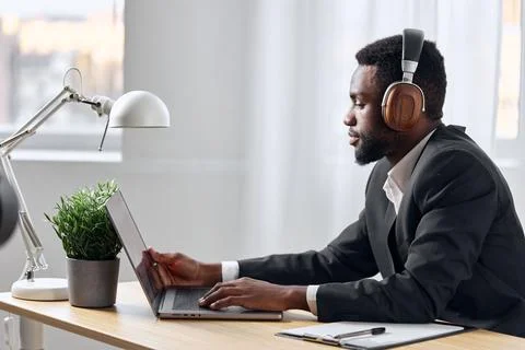 Man laptop african class work call student computer video american education Foto stock