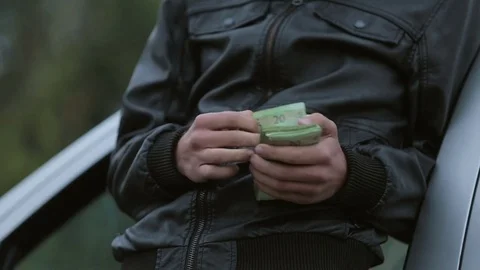 Man leafing through a wad of money Stock-Footage 71604406