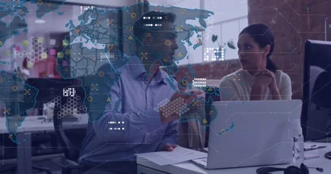 Man leaning and gesturing at laptop, starting tech map and data overlay building Vídeos de archivo 331046052