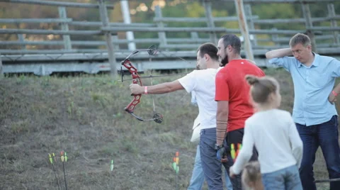 A man learns to shoot a bow Video stock 55212272