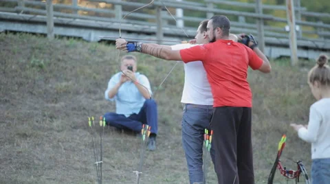 A man learns to shoot a bow Video stock 55212370
