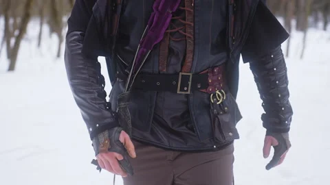 A man in a leather jacket and hat stands in the snowy landscape Vidéo 270482574