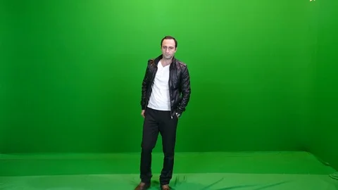 Man in Leather Jacket Walking Slowly on Green Screen Vídeos de archivo 83734784