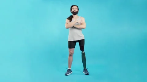 Man with a leg prosthesis standing with arms crossed Vidéo 228010492